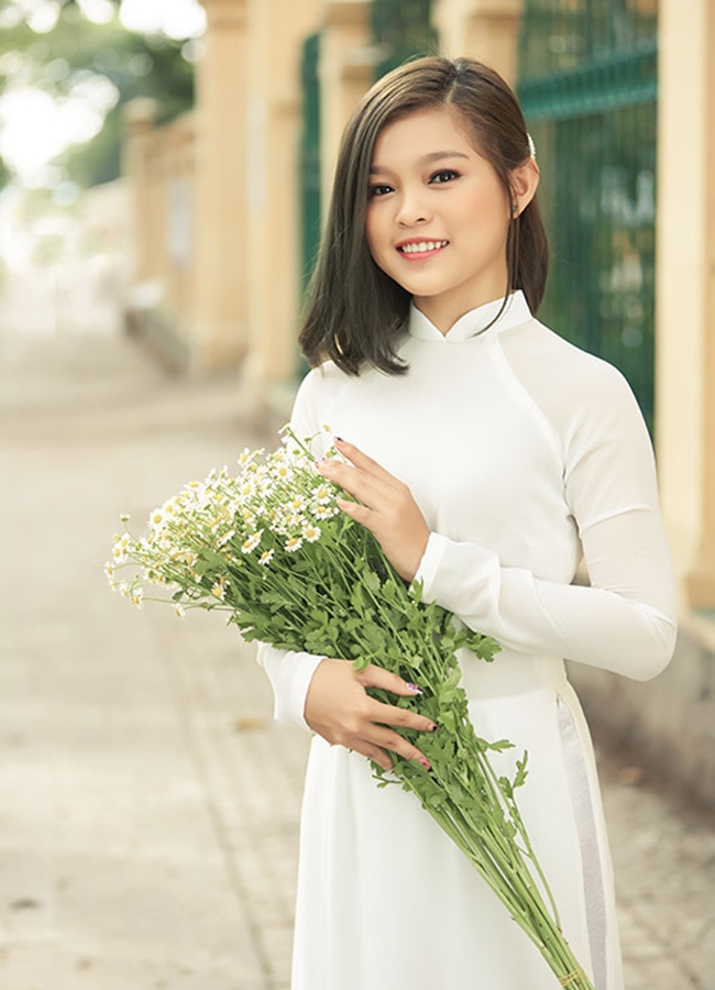 Tuyết Nhung sở hữu giọng hát mượt mà, tình cảm, phù hợp với dòng nhạc Bolero.
