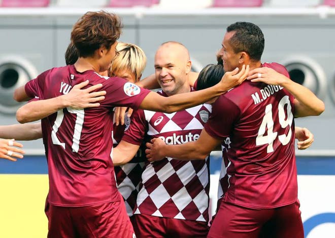 Iniesta tỏa sáng với cú đúp bàn thắng cùng 1 pha kiến tạo giúp Vissel Kobe đại thắng Urawa Reds 5-1