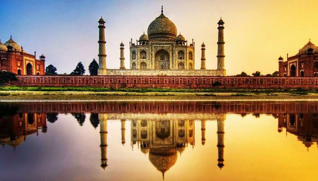 Agra - Vùng đất của Taj: Khách du lịch trên khắp thế giới đến thăm Ấn Độ để chứng kiến biểu tượng ngoạn mục của tình yêu này. Đây là tượng đài hùng vĩ phải nằm trong danh sách của du khách vì nó là hình ảnh thu nhỏ về văn hóa của Ấn Độ.
