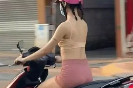 Cô gái dễ gây nhìn nhầm vì bộ đồ tập chạy xe trên phố