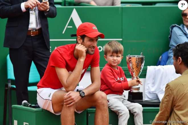 Nole bên con trai cả Stefan Djokovic