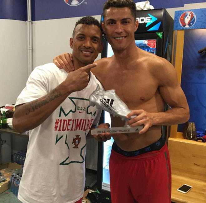 Nani hiện có cơ bụng 6 múi chuẩn không cần chỉnh chẳng kém gì người đồng đội cũ Ronaldo