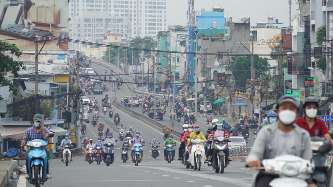 Tại cầu Chánh Hưng, quận 8.