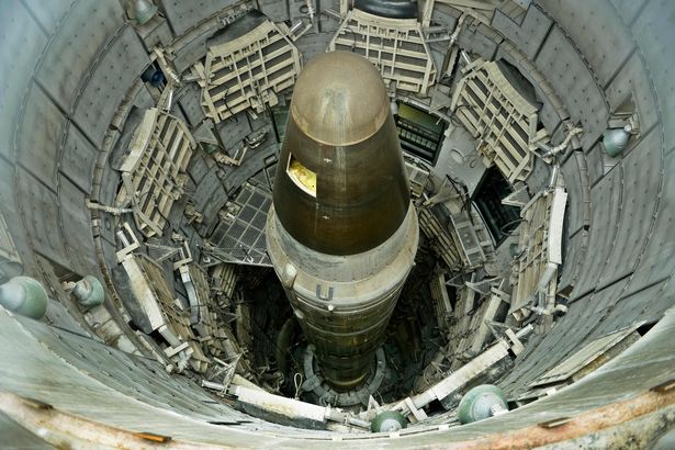 Dù đã cắt giảm, kho vũ khí hạt nhân Mỹ vẫn thừa đủ để xóa sổ nền văn minh nhân loại (ảnh: Daily Star)