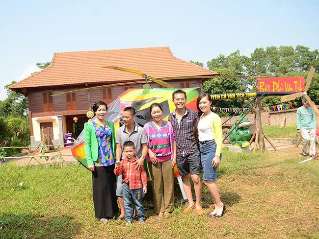 Trong “Đại gia chân đất”, Thu Hà đóng vai con dâu của Trung Hiếu. Khi đó, đạo diễn Trần Bình Trọng nghĩ đơn giản, Thu Hà là bạn hoặc người thân của Trung Hiếu chứ không nghĩ hai người hẹn hò.
