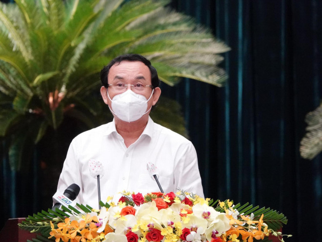 Ủy viên Bộ Chính trị, Bí thư Thành ủy TP HCM Nguyễn Văn Nên phát biểu tại lễ tuyên dương