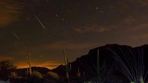 Mưa sao băng Draconids - Ảnh: EARTHSKY