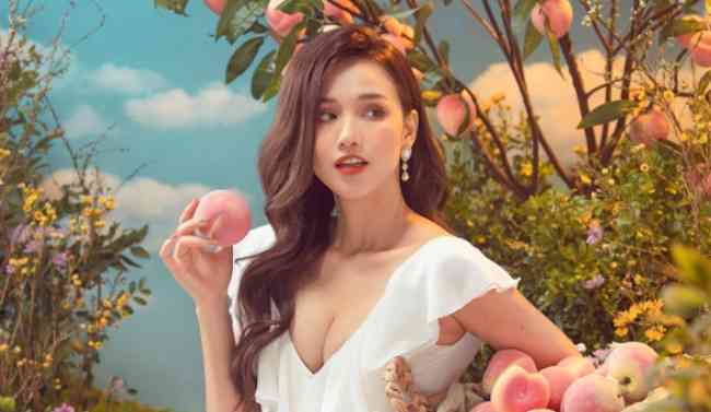 Hiện tại, Lã Thanh Huyền đang là CEO của một chuỗi hệ thống siêu thị thực phẩm lớn. Hệ thống siêu thị của Lã Thanh Huyền đã phát triển được 8 cửa hàng và kinh doanh rất thành công. Bên cạnh đó, nữ diễn viên còn nổi tiếng là một 'tay chơi' bất động sản nhạy bén.
