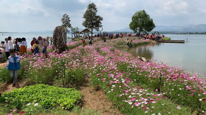 Nơi đây tạo thành điểm nhấn hấp dẫn cho du lịch huyện Đăk Hà và là điểm mới thu hút khách du lịch trên mọi miền đất nước