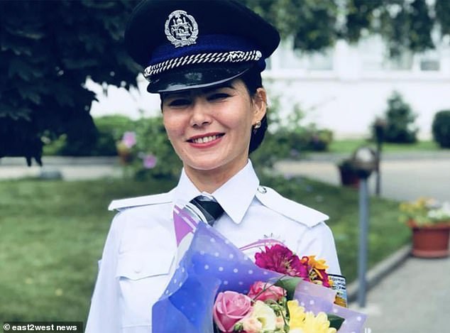 Nữ cảnh sát Afghanistan trốn sang Tajikistan, sau đó sang Albania tị nạn.