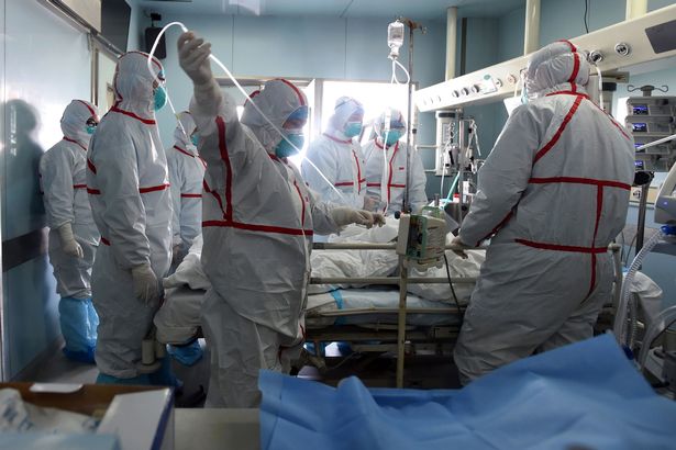 Trung Quốc phải đối phó với nhiều ca nhiễm&nbsp;virus H5N6 trong khi Covid-19 vẫn còn là nỗi lo (ảnh: Daily Star)