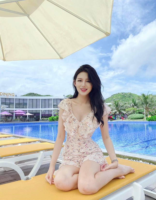 Hot girl Đại học Thương Mại gây chú ý bởi nhan sắc nóng bỏng - 6
