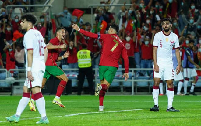 Ronaldo ghi bàn mở đầu cho chiến thắng không mấy khó khăn của Bồ Đào Nha