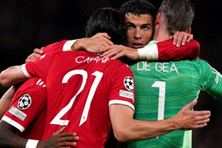 Báo Anh bày mưu giúp MU đua vô địch: Ronaldo đá cặp Cavani, Pogba giảm gánh nặng