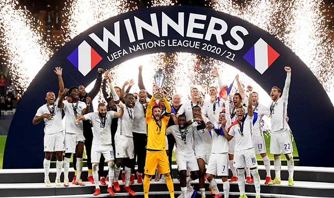 Với chức vô địch Nations League 2020/21, Pháp là đội tuyển quốc gia đầu tiên thâu tóm 3 danh hiệu World Cup (1998, 2018), EURO (1984, 2000) và Nations League (2021). Họ cũng đang có thành tích bất bại trong 25 trận gần nhất, tiến sát kỷ lục 27 trận của chính mình trong giai đoạn từ tháng 9/1994 - tháng 3/1999.