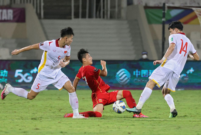 ĐT Việt Nam thua đáng tiếc ĐT Trung Quốc 2-3 vì thủng lưới bàn quyết định đúng ở phút bù giờ cuối cùng