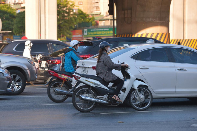 Người Hà Nội xúng xính áo khoác mùa đông trong gió heo may - 4