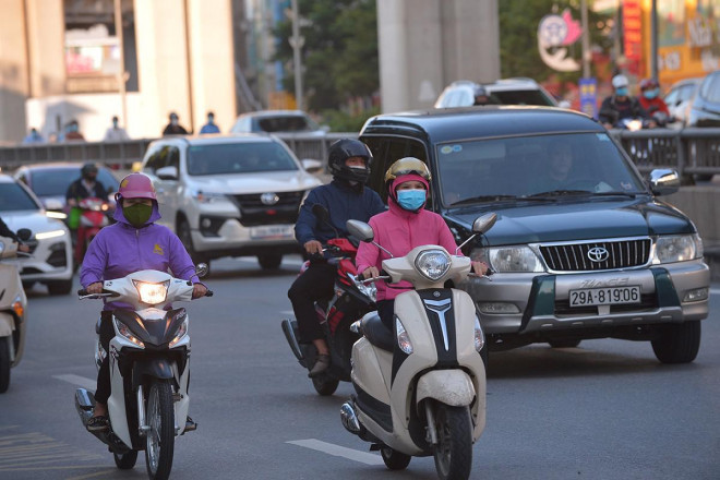 Người Hà Nội xúng xính áo khoác mùa đông trong gió heo may - 8