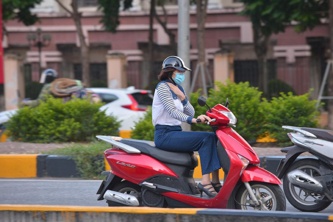 Người Hà Nội xúng xính áo khoác mùa đông trong gió heo may - 12