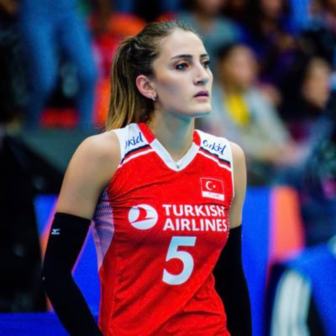 6. Seyma Ercan (27 tuổi) cao 1m86 hiện đang chơi bóng cho CLB Fenerbahce Grundig