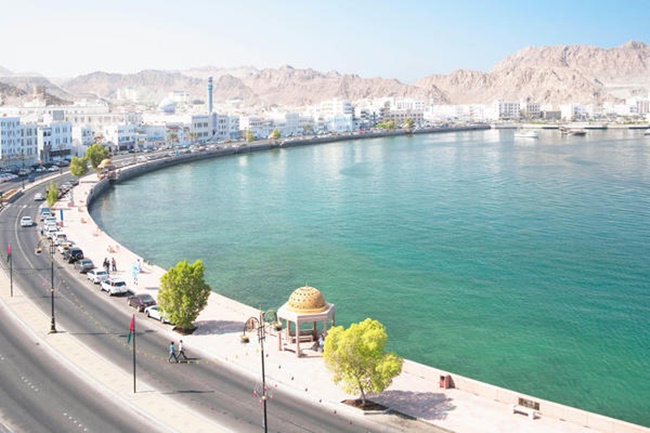 Oman là một quốc gia có thu nhập cao, tạo ra 84% doanh thu từ các nguồn dầu mỏ.
