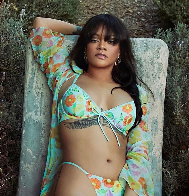 Rihanna được nhận xét là cô gái da màu hiếm hoi đã tạo được&nbsp;dấu ấn trong làng thời trang thế giới.