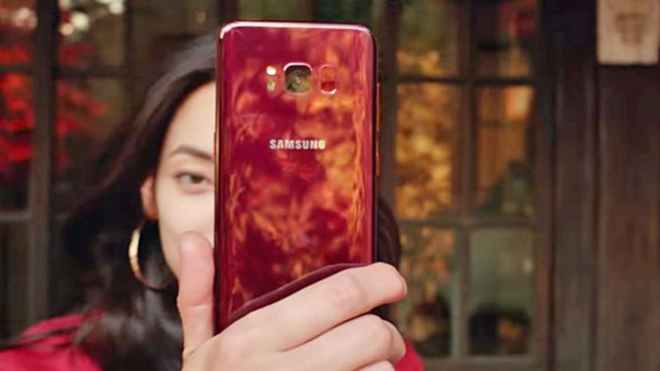 Galaxy S8 màu đỏ Burgundy.