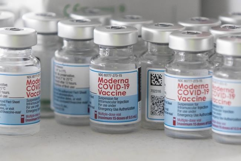 Moderna thúc đẩy tiêm vaccine mũi thứ 3 với liều lượng bằng một nửa mũi tiêm bình thường.