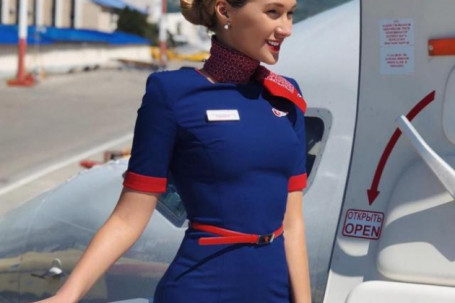 Để tiếp viên mặc váy bó, quần ngắn nhiều hãng hàng không bị chỉ trích
