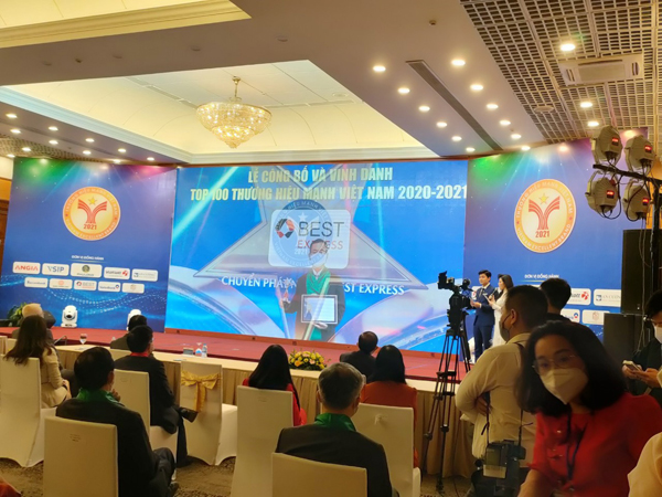BEST Express được vinh danh Thương hiệu mạnh Việt Nam tại lễ trao giải chiều 12/10 tại Hà Nội, do ảnh hưởng của dịch bệnh, doanh nghiệp được trao giải riêng tại TP.HCM.