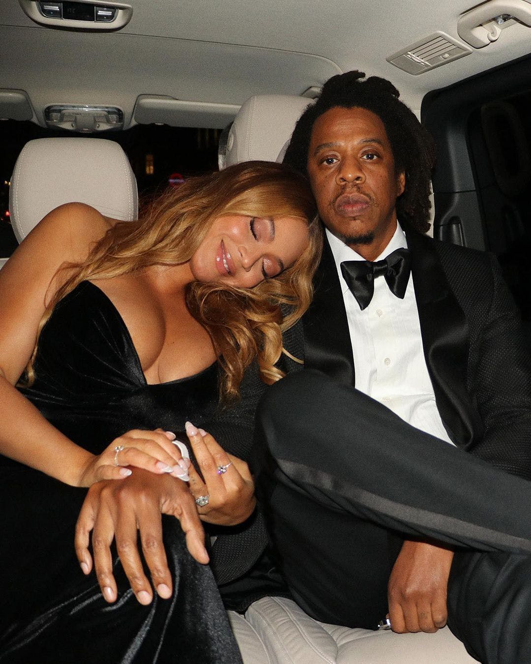 Beyoncé và Jay-Z ton-sur-ton với thiết kế đen và trắng - 1