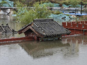 Thế giới - Mưa lớn hủy hoại hàng trăm &quot;bảo vật&quot; ngàn năm ở Trung Quốc