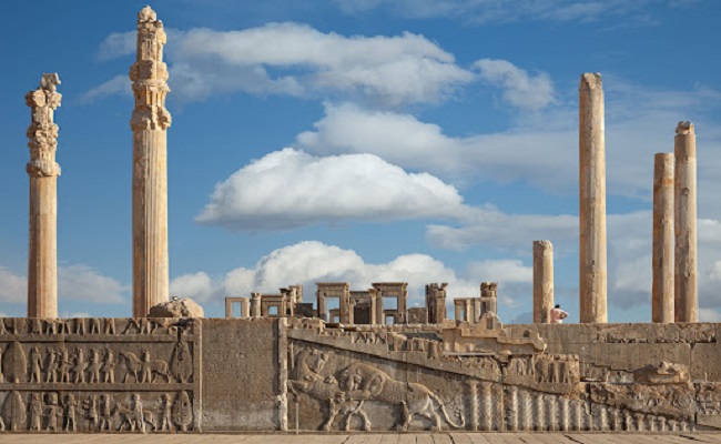 11.&nbsp;Persepolis, Iran

Là một thành phố tráng lệ được thành lập bởi Darus I vào năm 518 trước Công nguyên, Persepolis đã mất hơn một thế kỉ để xây dựng. Tuy nhiên, thành phố này đã bị phá hủy và chỉ còn lại một vài tàn tích. Tuy nhiên, nếu có cơ hội quan sát tận mắt những tàn tích này, bạn sẽ thấy chúng được chạm khắc vô cùng tinh xảo với hình ảnh về nô lệ, vua, quan chức và đại diện từ khắp đế chế Ba Tư.
