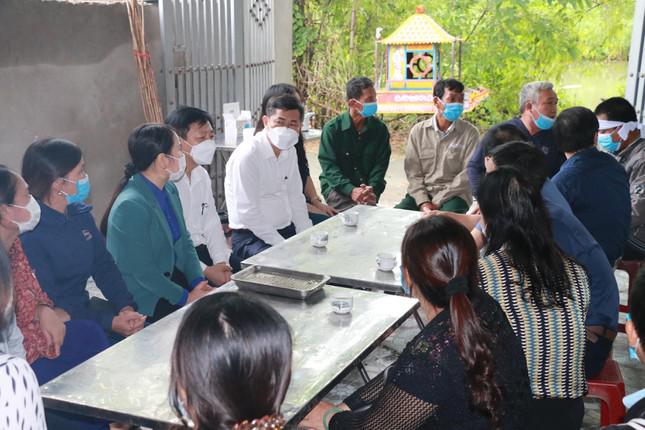 Lãnh đạo Sở GD-ĐT Nghệ An, Huyện Nam Đàn tới thăm hỏi, động viên gia đình nam sinh tử vong.