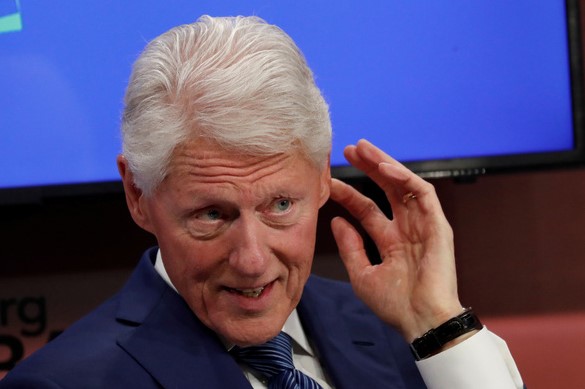Cựu Tổng thống Mỹ Bill Clinton đã nhập viện hôm 12-10 tại bang California với nghi ngờ nhiễm trùng máu. Ảnh: Reuters