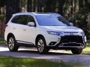 Tin tức ô tô - Giá xe Mitsubishi Outlander lăn bánh tháng 10/2021, ưu đãi 50% phí trước bạ