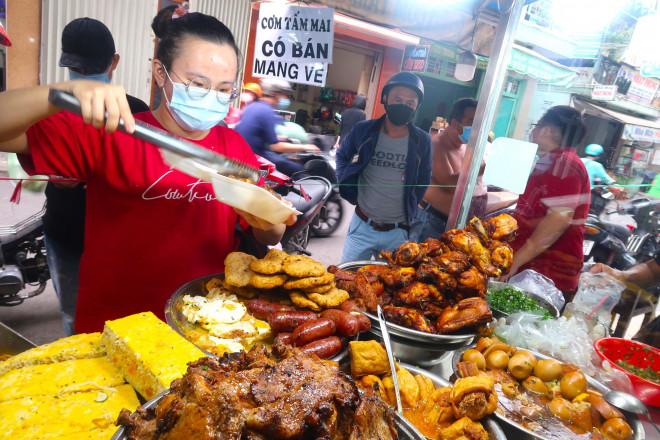 Hàng cơm tấm ở quận 4 luôn đông khách