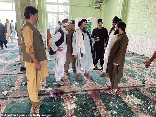 Bên trong nhà thờ bị khủng bố IS đánh bom tự sát ở thành phố Kandahar.