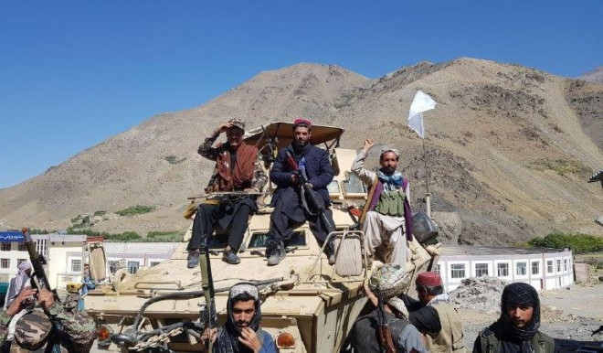 Riêng tại tỉnh Panjshir, sau thất bại ở phía Nam huyện Rokha, Taliban đã phải co cụm về khu vực xung quanh thị trấn Rokha, thủ phủ Bazarak. Hiện nay địa điểm này cũng đang bị phe kháng chiến vây chặt từ cả ba mặt.