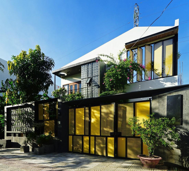 Công trình này mang tên “Nhà của Hoa”, được thiết kế theo triết lý kiến trúc cảm xúc sau khi kiến trúc sư (KTS) gặp gỡ, trao đổi sở thích và thảo luận với chủ nhà.