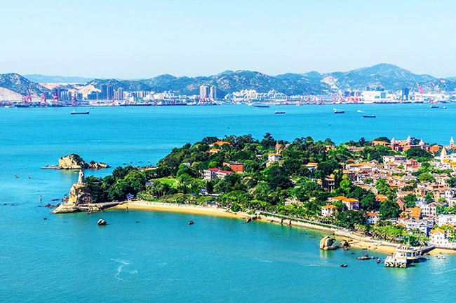 Hạ Môn: Là một thành phố cảng biển rất đẹp hay còn gọi là “Đảo dành cho những chú chồn”, nằm ở phía đông nam của Trung Quốc ở tỉnh Phúc Kiến, đây là trung tâm đô thị trên đảo Hạ Môn.
