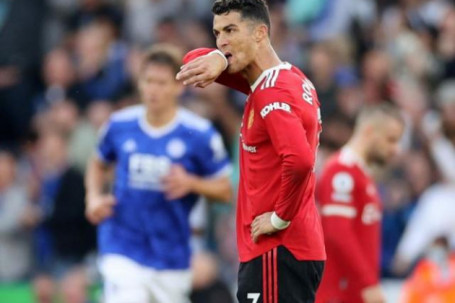Solskjaer ngăn Ronaldo không “thất lễ” với fan, CĐV “Quỷ đỏ” bênh CR7