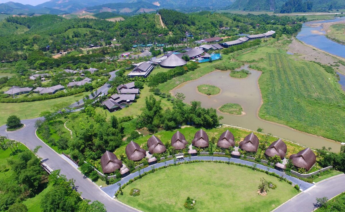 &nbsp;Serena Resort Kim Bôi&nbsp;(xã Sào Báy, huyện Kim Bôi) đã đón khách trong và ngoài tỉnh.