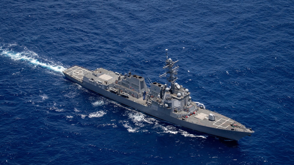 Tàu khu trục USS Dewey của Mỹ. Ảnh: Reuters