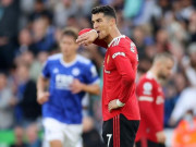 Bóng đá - Solskjaer ngăn Ronaldo không “thất lễ” với fan, CĐV “Quỷ đỏ” bênh CR7