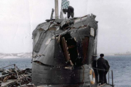 Cú húc “để đời”: Tàu ngầm Nga xẻ rách bụng tàu ngầm hạt nhân Mỹ