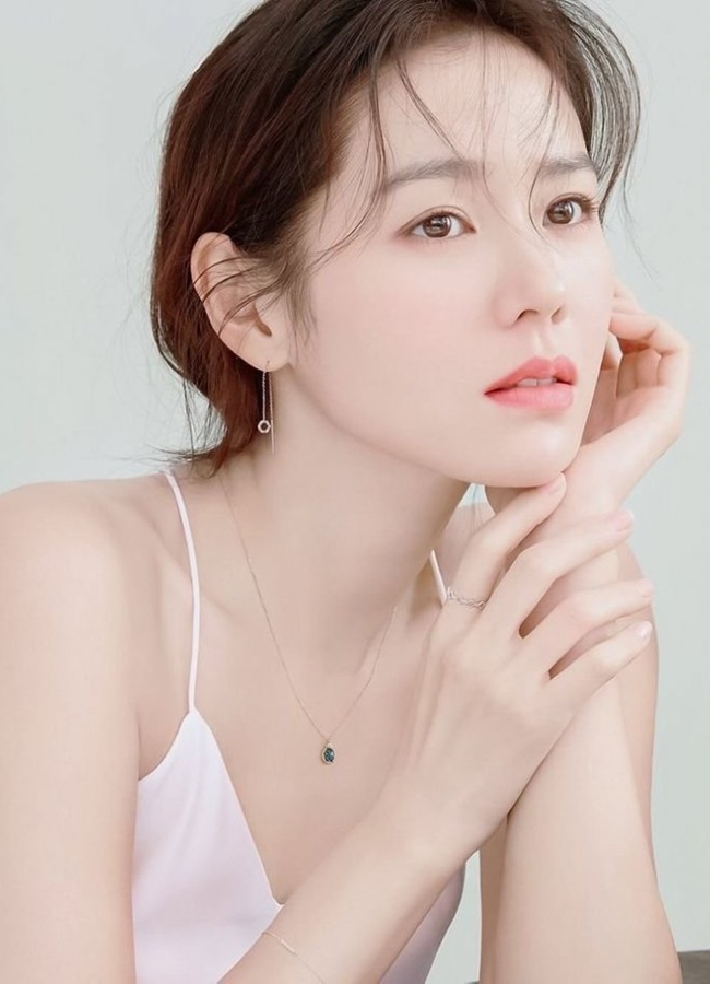 Hiện tại, Son Ye Jin đang là ngôi sao Kpop giàu có, sở hữu mức cát-xê khủng.
