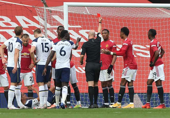 Trọng tài Anthony Taylor từng đuổi Anthony Martial khiến MU thảm bại Tottenham 1-6 tháng 10 năm ngoái