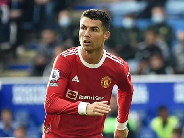 Ronaldo hứng chỉ trích từ đàn anh vì thái độ