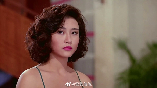 Diệp Ngọc Khanh được biết đến là 'nữ hoàng phim 18+' Hong Kong. Hầu hết trong các bộ phim cô tham gia đều không mặc nội y.
